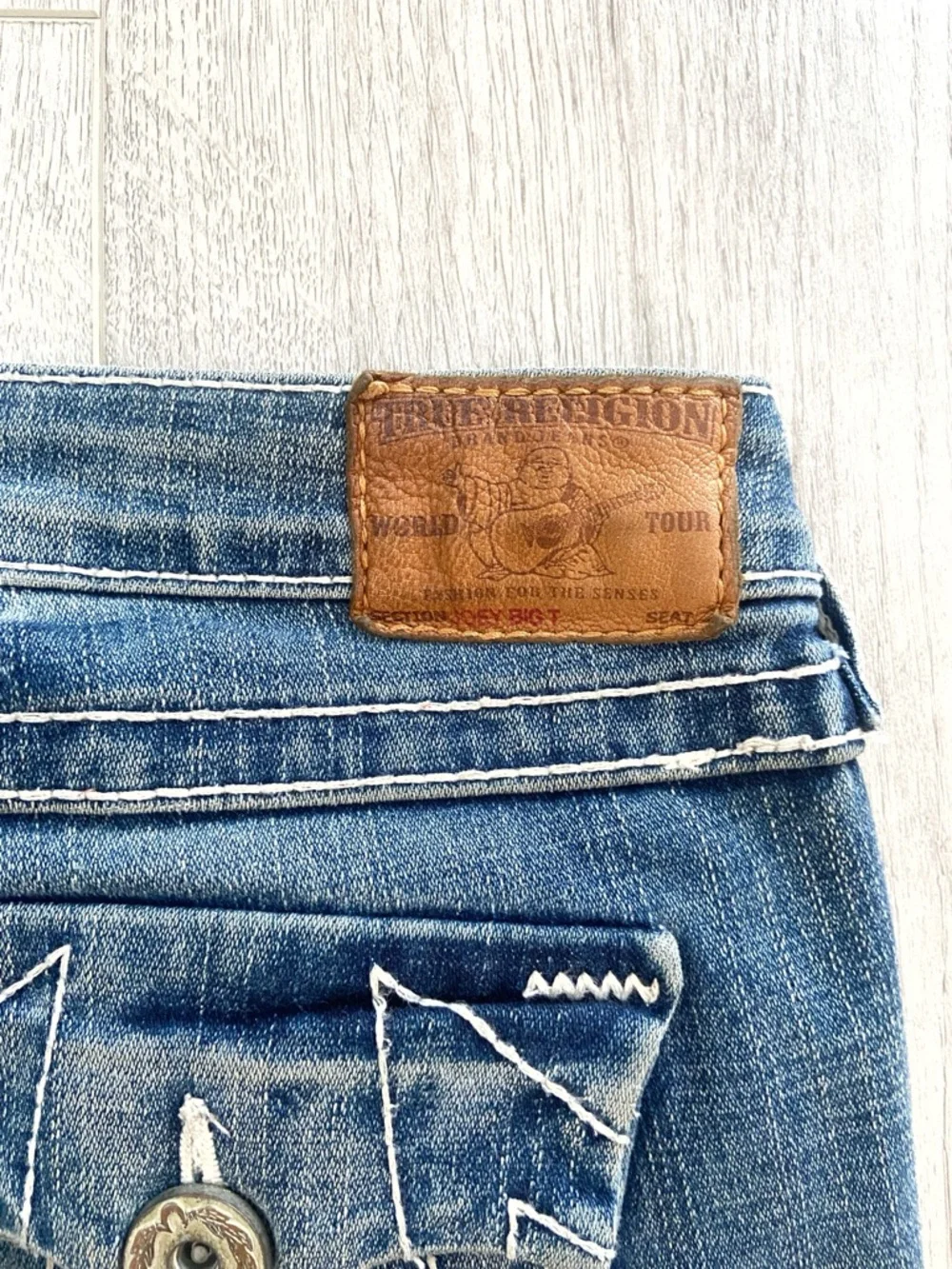 True Religion | Women’s low rise Blue Flared Jeans - Picture 10 of 10